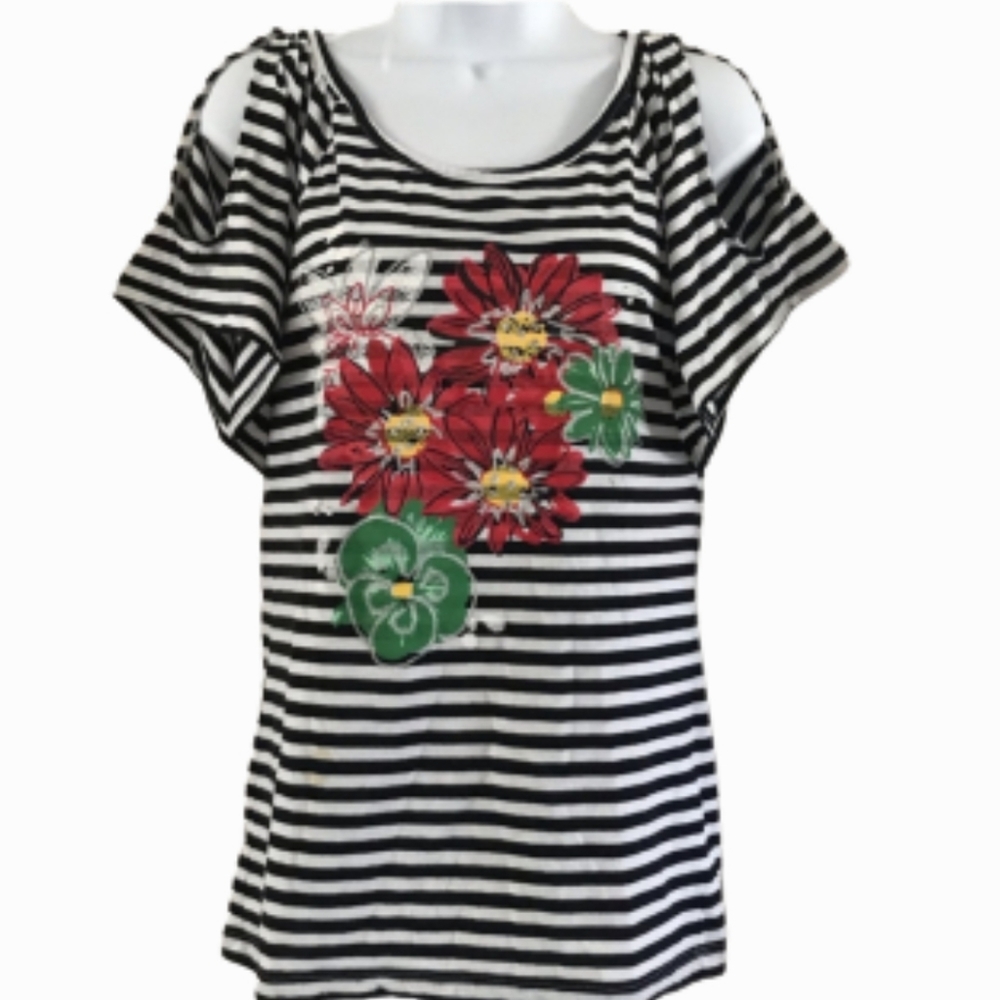 Ava&Grace Cold Shoulder Short Sleeve Top